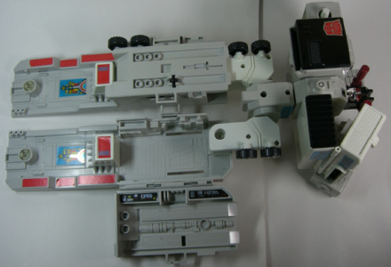 ���̃A���e�i�́A�E�͎��[���A���͂Ȃ������O�����ł��B