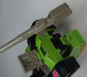 ���̃L���m���͏�����������炢�܂œ������܂��B