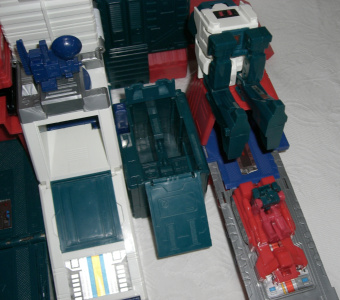 �΋�}�X�^�[���[�_�[�̓��{�b�g���͎��O���܂��B