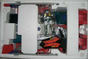 �v���e���_�[�X�[�c���r�j���ɕ�񂾂����ŃS�����Ɠ����Ă��̂ɂ͂т�����B
 �ォ��ǉ������p�[�c������d���Ȃ��ł����ǁB