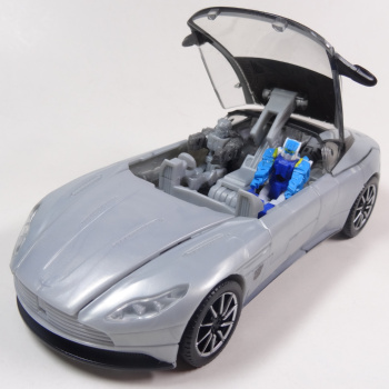 �A�X�g���}�[�e�B���͉E�n���h���B