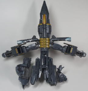 �E�r�̃J�m���͔w���t���[�������̌��ɂ͂܂�܂��B