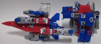 �o�X�^�[�̑���͂e�|�P�U�̃G�A�C���e�[�N��͂��Ă���l�ł��B